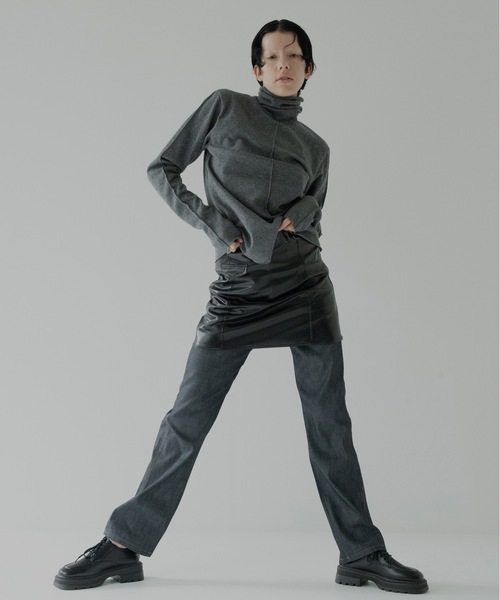 RYU(リュー)の「soft wool t-neck knit(ニット/セーター・メンズ・チャコール/モカ・2/4)」の5枚目の写真