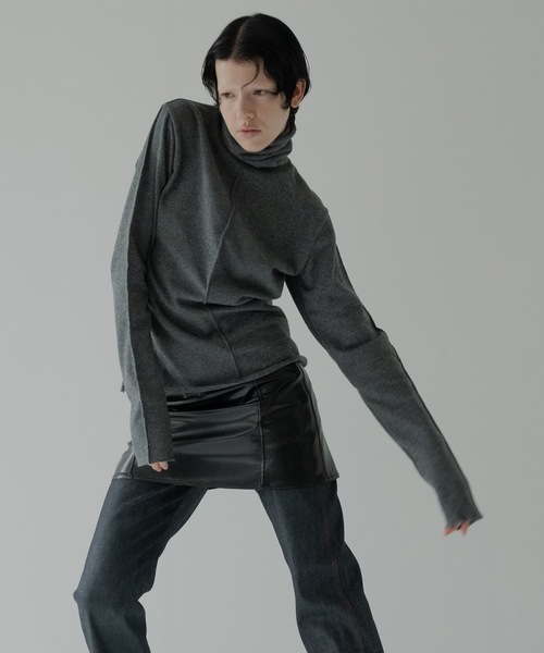 RYU(リュー)の「soft wool t-neck knit(ニット/セーター・メンズ・チャコール/モカ・2/4)」の6枚目の写真