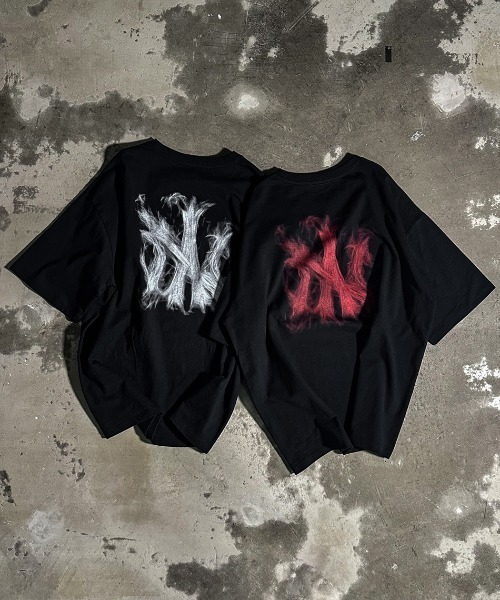 A‘gem 9（エージェムナイン）の「A'GEM/9 × .kom 『A'GEM/9/エージェムナイン』スモークロゴ半袖Tシャツ（Tシャツ/カットソー・メンズ・ブラック×ホワイト/ブラック×レッド・FREE）」の8枚目の写真