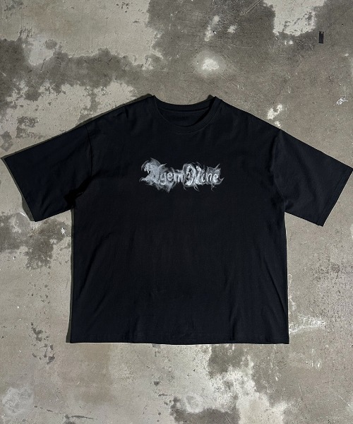 A‘gem 9（エージェムナイン）の「A'GEM/9 × .kom 『A'GEM/9/エージェムナイン』スモークロゴ半袖Tシャツ（Tシャツ/カットソー・メンズ・ブラック×ホワイト/ブラック×レッド・FREE）」の3枚目の写真