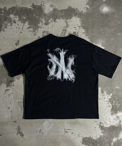 A'GEM/9 × .kom 『A'GEM/9/エージェムナイン』スモークロゴ半袖Tシャツ