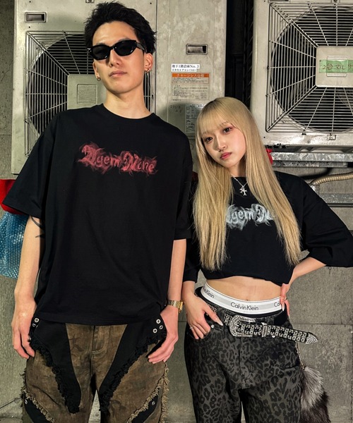 A‘gem 9（エージェムナイン）の「A'GEM/9 × .kom 『A'GEM/9/エージェムナイン』スモークロゴ半袖Tシャツ（Tシャツ/カットソー・メンズ・ブラック×ホワイト/ブラック×レッド・FREE）」の18枚目の写真