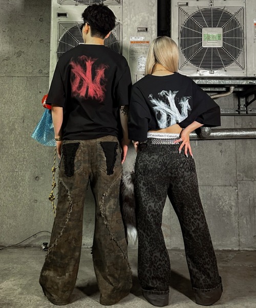 A‘gem 9（エージェムナイン）の「A'GEM/9 × .kom 『A'GEM/9/エージェムナイン』スモークロゴ半袖Tシャツ（Tシャツ/カットソー・メンズ・ブラック×ホワイト/ブラック×レッド・FREE）」の22枚目の写真