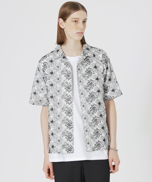 LOVELESS(ラブレス)の「フラワーエンブロイダリーオープンカラーショートスリーブシャツ(シャツ/ブラウス・メンズ・オフホワイト/ブラック・L/M)」の2枚目の写真