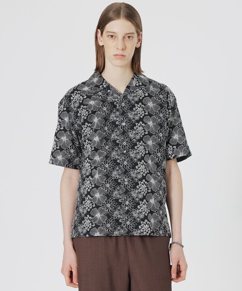 LOVELESS(ラブレス)の「フラワーエンブロイダリーオープンカラーショートスリーブシャツ(シャツ/ブラウス・メンズ・オフホワイト/ブラック・L/M)」の1枚目の写真