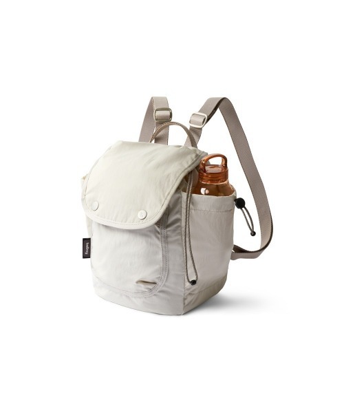 entre square(アントレスクエアー)の「Bellroy-バックパック/ミニバッグ Cinch Minipack オート(バックパック/リュック・レディース・ホワイト・ONE SIZE)」の1枚目の写真