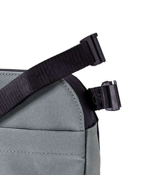 UCON ACROBATICS（ユーコンアクロバティックス）の「【UCON ACROBATICS】Melvin Medium Phantom（ショルダーバッグ・メンズ・キャメル/グレイッシュブルー/チャコールグレー・FREE）」の16枚目の写真