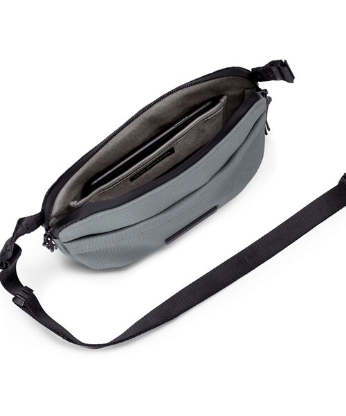 UCON ACROBATICS（ユーコンアクロバティックス）の「【UCON ACROBATICS】Melvin Medium Phantom（ショルダーバッグ・メンズ・キャメル/グレイッシュブルー/チャコールグレー・FREE）」の15枚目の写真