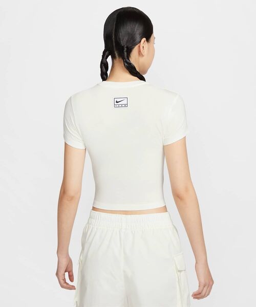 NIKE（ナイキ）の「ナイキ スポーツウェア ウィメンズ スリム クロップド Tシャツ / Nike Sportswear Women's Slim Cropped T-Shirt HQ1710-133 Sail（Tシャツ/カットソー・レディース・クリーム・XS/S/M/L/XL）」の15枚目の写真
