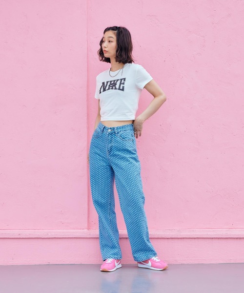 NIKE（ナイキ）の「ナイキ スポーツウェア ウィメンズ スリム クロップド Tシャツ / Nike Sportswear Women's Slim Cropped T-Shirt HQ1710-133 Sail（Tシャツ/カットソー・レディース・クリーム・XS/S/M/L/XL）」の4枚目の写真