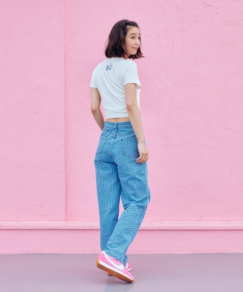 NIKE（ナイキ）の「ナイキ スポーツウェア ウィメンズ スリム クロップド Tシャツ / Nike Sportswear Women's Slim Cropped T-Shirt HQ1710-133 Sail（Tシャツ/カットソー・レディース・クリーム・XS/S/M/L/XL）」の5枚目の写真