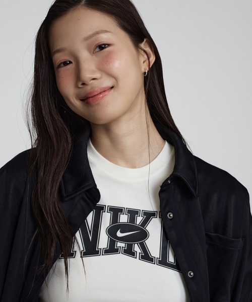 NIKE（ナイキ）の「ナイキ スポーツウェア ウィメンズ スリム クロップド Tシャツ / Nike Sportswear Women's Slim Cropped T-Shirt HQ1710-133 Sail（Tシャツ/カットソー・レディース・クリーム・XS/S/M/L/XL）」の12枚目の写真