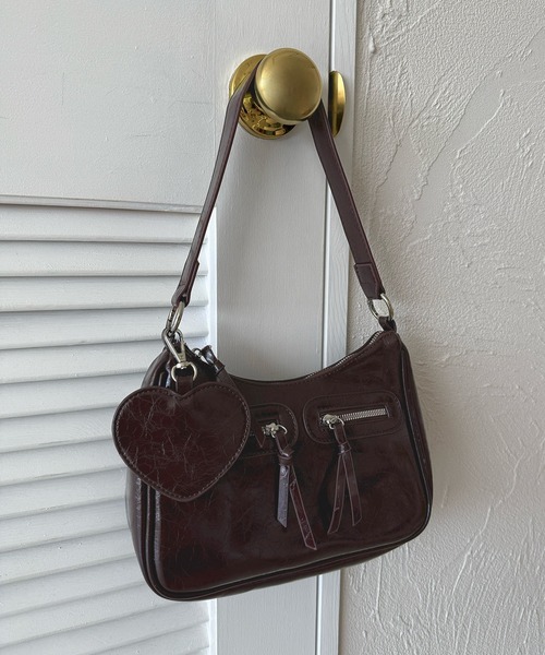 kutir（クティール）の「kutirlune／【ハートチャーム付き】2WAYダブルジップハーフムーンショルダーバッグ（ショルダーバッグ・レディース・ブラック/ブラウン/ボルドー/ダークブラウン・FREE）」の17枚目の写真