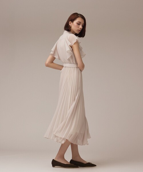 GRACE CONTINENTAL（グレースコンチネンタル）の「ボウタイプリーツドレス（ワンピース・レディース・ベージュ/ブラック/ブルー・38/36）」の8枚目の写真