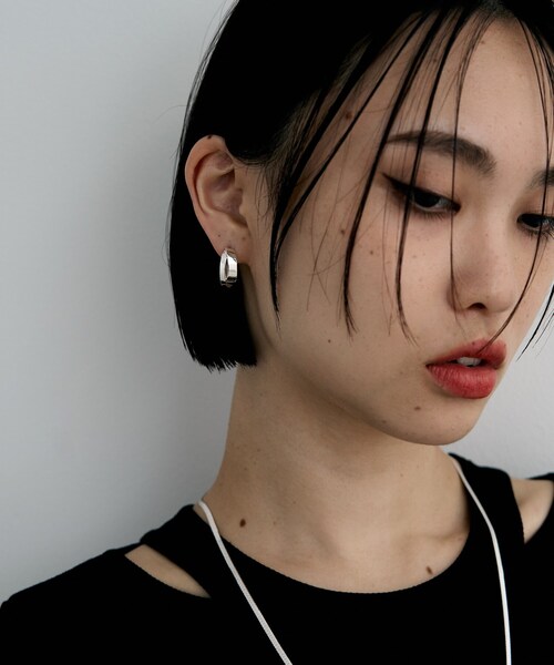 COCOSHNIK ONKITSCH(ココシュニックオンキッチュ)の「シルバー フラットオーバルクロスピアス(ピアス(両耳用)・レディース・シルバー・00)」の8枚目の写真