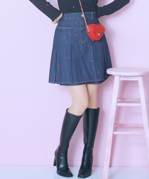 marun（マルン）の「＜大きいサイズ＞ハート刺しゅうボックスデニムスカパン marun（デニムスカート・レディース・ブルー/ブラック・LL/3L/4L/5L/L）」の2枚目の写真