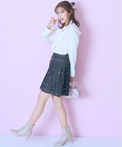 marun（マルン）の「＜大きいサイズ＞ハート刺しゅうボックスデニムスカパン marun（デニムスカート・レディース・ブルー/ブラック・LL/3L/4L/5L/L）」の5枚目の写真