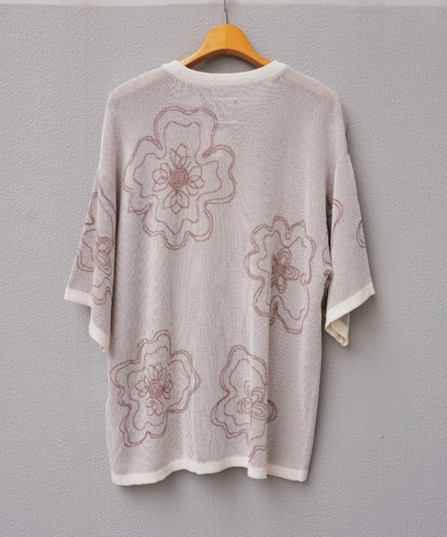 BEAVER(ビーバー)の「B omnivore/ビーオムニボー RNフラワー総柄JQD クルーネックS/S(Tシャツ/カットソー・メンズ・ホワイト/グレー・M/L/XL)」の4枚目の写真