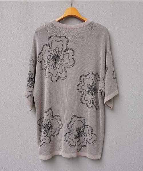 BEAVER(ビーバー)の「B omnivore/ビーオムニボー RNフラワー総柄JQD クルーネックS/S(Tシャツ/カットソー・メンズ・ホワイト/グレー・M/L/XL)」の8枚目の写真