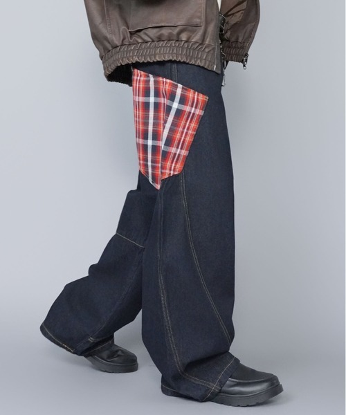 SPINNS（スピンズ）の「バルーンデニムパンツ/チェック/カーブ・バレルシルエット（デニムパンツ・メンズ・ネイビー系1/ネイビー系/ブラック×レッド・L/M）」の3枚目の写真