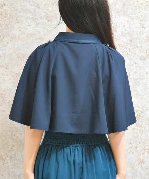 axes femme（アクシーズファム）の「連釦×チェーン付きケープブラウス（シャツ/ブラウス・レディース・ネイビー/キナリ/レッド・FREE）」の6枚目の写真