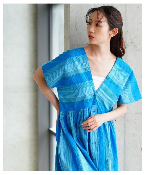 Sawa a la mode(サワアラモード)の「マルチストライプドルマンワンピース(ワンピース・レディース・ブルー・FREE)」の4枚目の写真