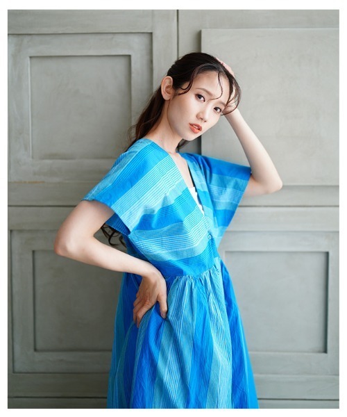 Sawa a la mode(サワアラモード)の「マルチストライプドルマンワンピース(ワンピース・レディース・ブルー・FREE)」の6枚目の写真