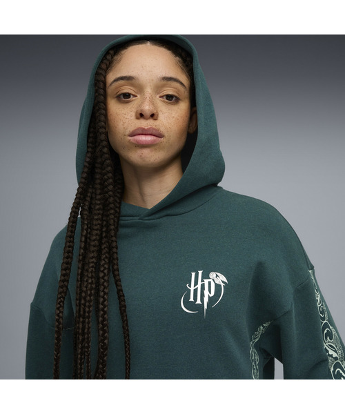 PUMA(プーマ)の「PUMA プーマ ウィメンズ バスケットボール Hoops x ハリーポッター フーディ(Tシャツ/カットソー・レディース・グリーン・X-SMALL/LARGE/SMALL/MEDIUM)」の9枚目の写真