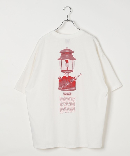 COLEMAN（コールマン）の「【Coleman×TAKEDA BBQwith BAYFLOW】ランタンプリントTシャツ（Tシャツ/カットソー・メンズ・チャコール/ホワイト/レッド・MEDIUM/LARGE）」の4枚目の写真