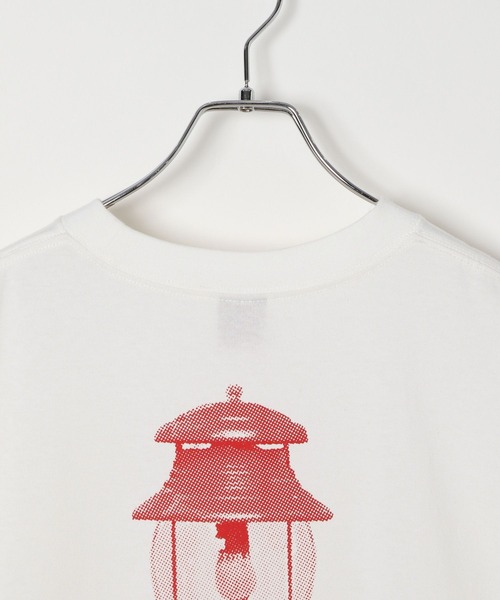 COLEMAN（コールマン）の「【Coleman×TAKEDA BBQwith BAYFLOW】ランタンプリントTシャツ（Tシャツ/カットソー・メンズ・チャコール/ホワイト/レッド・MEDIUM/LARGE）」の6枚目の写真