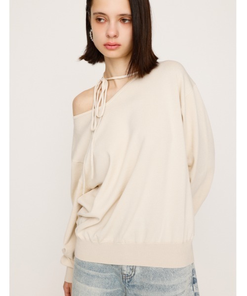 SLY(スライ)の「ASYMMETRY NECK LOOSE TOPS アシンメトリー ネック ルーズ トップス 秋服 冬服(ニット/セーター・レディース・レッド/杢グレー/アイボリー/ブラック・FREE)」の1枚目の写真