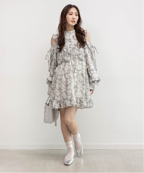 RANDA(ランダ)の「スクエアトゥヒールアップバレエシューズ(パンプス・レディース・ブラック/シルバー/ピンク・24.5/24/23.5/23/25.5/22.5/22/25)」の18枚目の写真