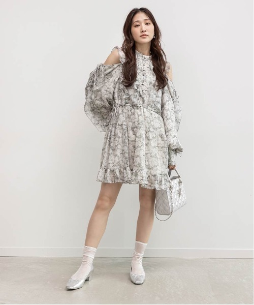 RANDA(ランダ)の「スクエアトゥヒールアップバレエシューズ(パンプス・レディース・ブラック/シルバー/ピンク・24.5/24/23.5/23/25.5/22.5/22/25)」の19枚目の写真