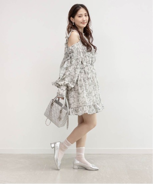 RANDA(ランダ)の「スクエアトゥヒールアップバレエシューズ(パンプス・レディース・ブラック/シルバー/ピンク・24.5/24/23.5/23/25.5/22.5/22/25)」の20枚目の写真