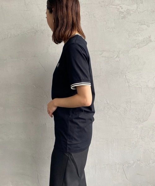 FRED PERRY（フレッドペリー）の「[FRED PERRY/フレッドペリー] ツインティップライン ワンポイントロゴ刺繍Tシャツ M1588（Tシャツ/カットソー・レディース・ブラック/ホワイト/ネイビー・XL/L/M/S/XS）」の12枚目の写真