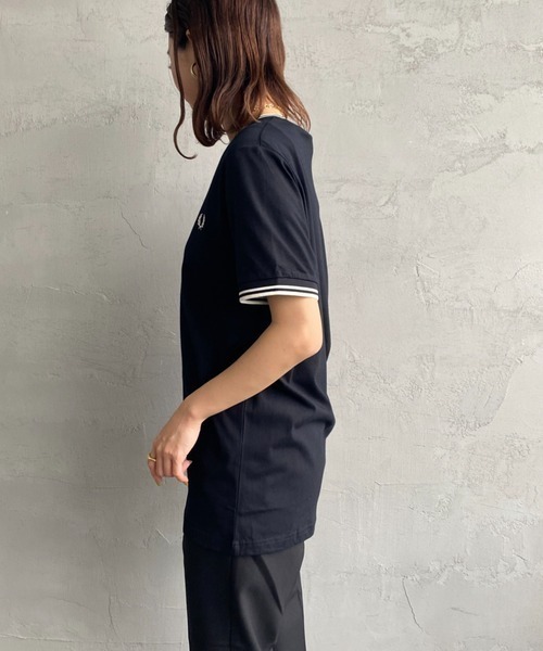 FRED PERRY（フレッドペリー）の「[FRED PERRY/フレッドペリー] ツインティップライン ワンポイントロゴ刺繍Tシャツ M1588（Tシャツ/カットソー・レディース・ブラック/ホワイト/ネイビー・XL/L/M/S/XS）」の19枚目の写真