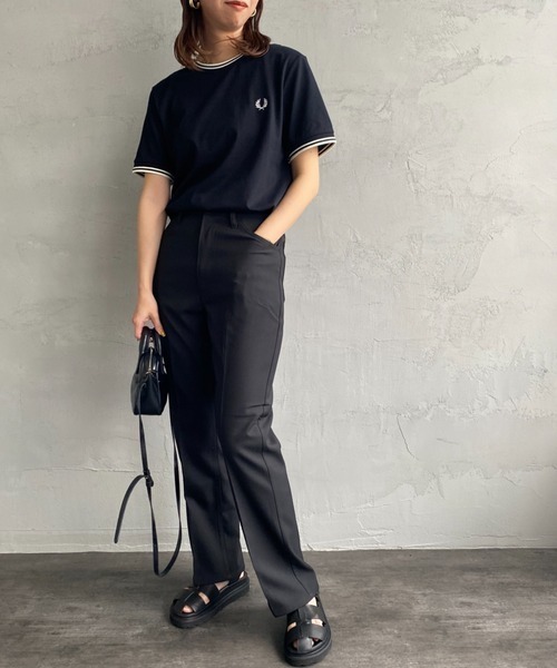 FRED PERRY（フレッドペリー）の「[FRED PERRY/フレッドペリー] ツインティップライン ワンポイントロゴ刺繍Tシャツ M1588（Tシャツ/カットソー・レディース・ブラック/ホワイト/ネイビー・XL/L/M/S/XS）」の9枚目の写真