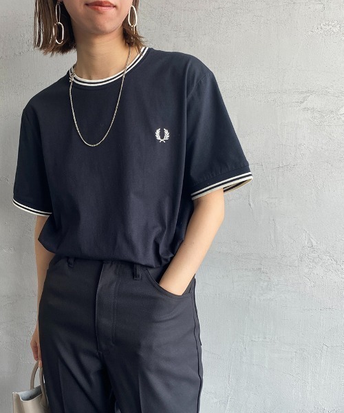 FRED PERRY（フレッドペリー）の「[FRED PERRY/フレッドペリー] ツインティップライン ワンポイントロゴ刺繍Tシャツ M1588（Tシャツ/カットソー・レディース・ブラック/ホワイト/ネイビー・XL/L/M/S/XS）」の14枚目の写真