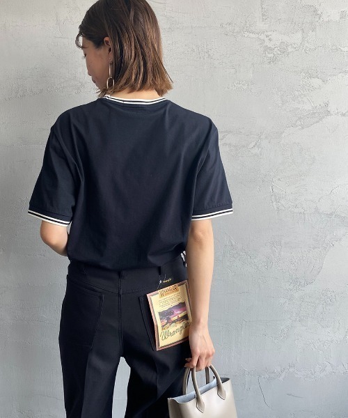 FRED PERRY（フレッドペリー）の「[FRED PERRY/フレッドペリー] ツインティップライン ワンポイントロゴ刺繍Tシャツ M1588（Tシャツ/カットソー・レディース・ブラック/ホワイト/ネイビー・XL/L/M/S/XS）」の15枚目の写真