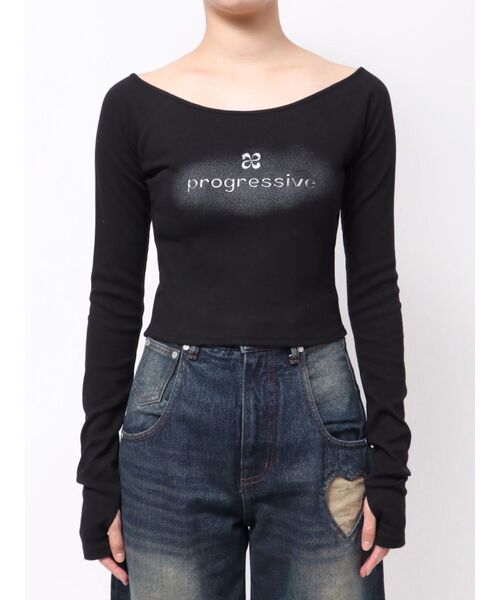 EMODA(エモダ)の「ロゴクロップドロングスリーブTシャツ(Tシャツ/カットソー・レディース・グレー/レッド/ブラック・FREE)」の2枚目の写真