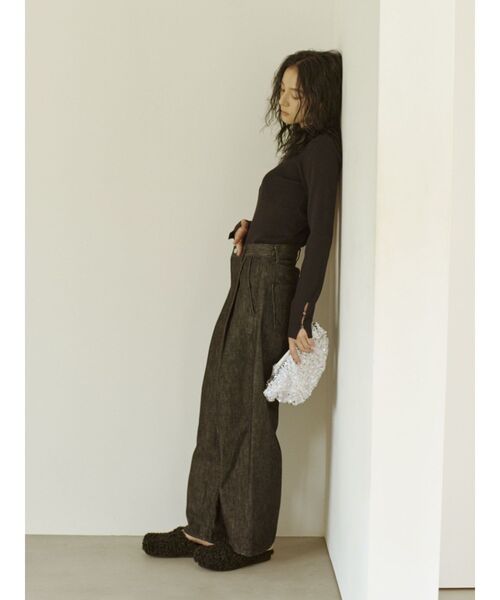 Ungrid(アングリッド)の「タックデザインカーブデニム(デニムパンツ・レディース・ブラック/ブルー・26inch/25inch/24inch)」の4枚目の写真