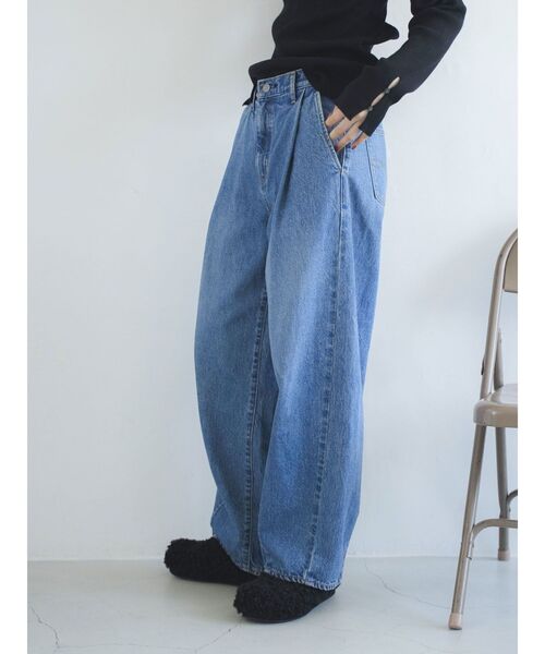 Ungrid(アングリッド)の「タックデザインカーブデニム(デニムパンツ・レディース・ブラック/ブルー・26inch/25inch/24inch)」の9枚目の写真