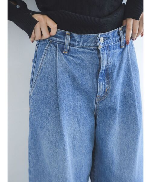 Ungrid(アングリッド)の「タックデザインカーブデニム(デニムパンツ・レディース・ブラック/ブルー・26inch/25inch/24inch)」の11枚目の写真