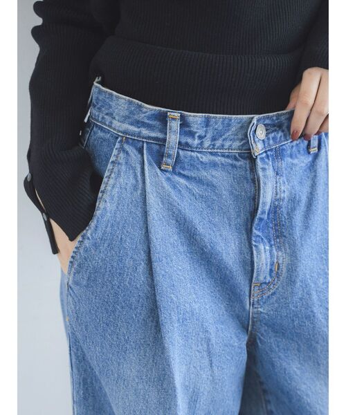 Ungrid(アングリッド)の「タックデザインカーブデニム(デニムパンツ・レディース・ブラック/ブルー・26inch/25inch/24inch)」の12枚目の写真