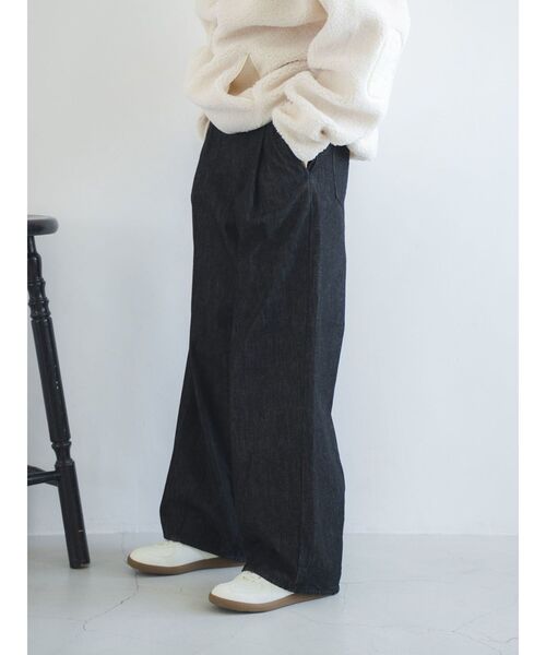 Ungrid(アングリッド)の「タックデザインカーブデニム(デニムパンツ・レディース・ブラック/ブルー・26inch/25inch/24inch)」の17枚目の写真