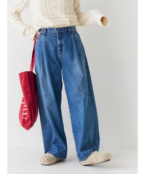 Ungrid(アングリッド)の「タックデザインカーブデニム(デニムパンツ・レディース・ブラック/ブルー・26inch/25inch/24inch)」の1枚目の写真