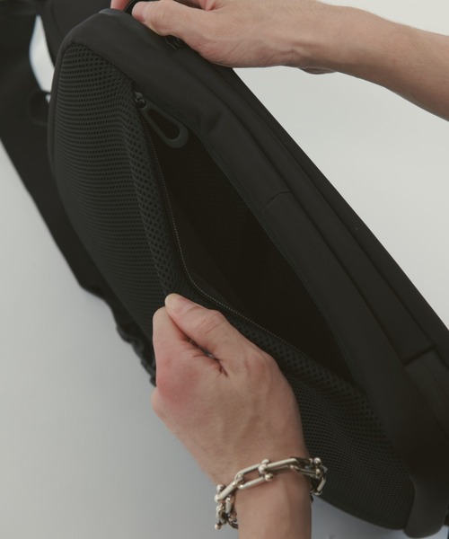 cote&ciel】 Isarau L Sleek Black（ショルダーバッグ）｜Cote&Ciel