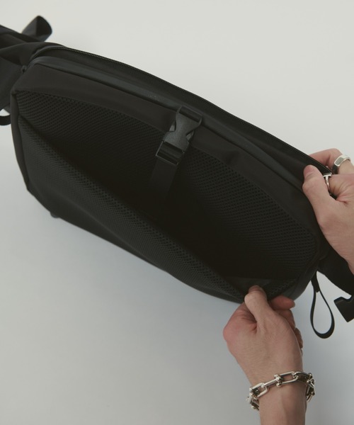 cote&ciel】 Isarau L Sleek Black（ショルダーバッグ）｜Cote&Ciel