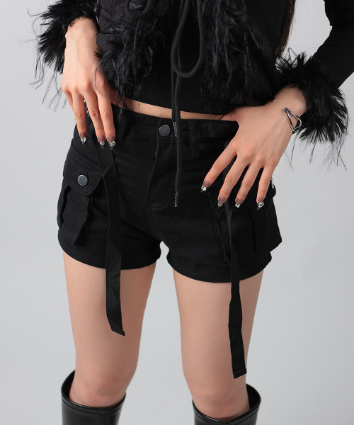 黒 ベルト付きショートパンツ ガーターベルト付きショートパンツ（ショートパンツ｜黒
