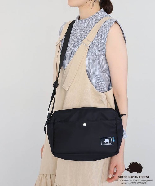 SCANDINAVIAN FOREST（スカンジナビアン・フォレスト）の「スカンジナビアダブルファスナーショルダー（ショルダーバッグ・レディース・ブラック/ピンクベージュ/チャコール・FREE）」の2枚目の写真